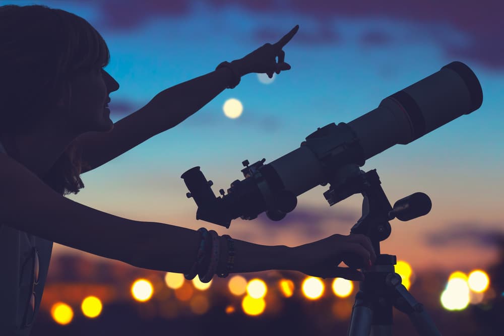 DISCOVER THE MYSTERY OF THE NIGHT SKY WITH A TELESCOPE